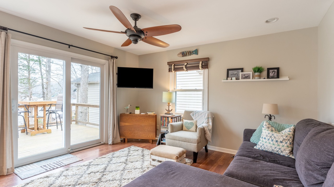 Photo of Livingroom in Locust Grove