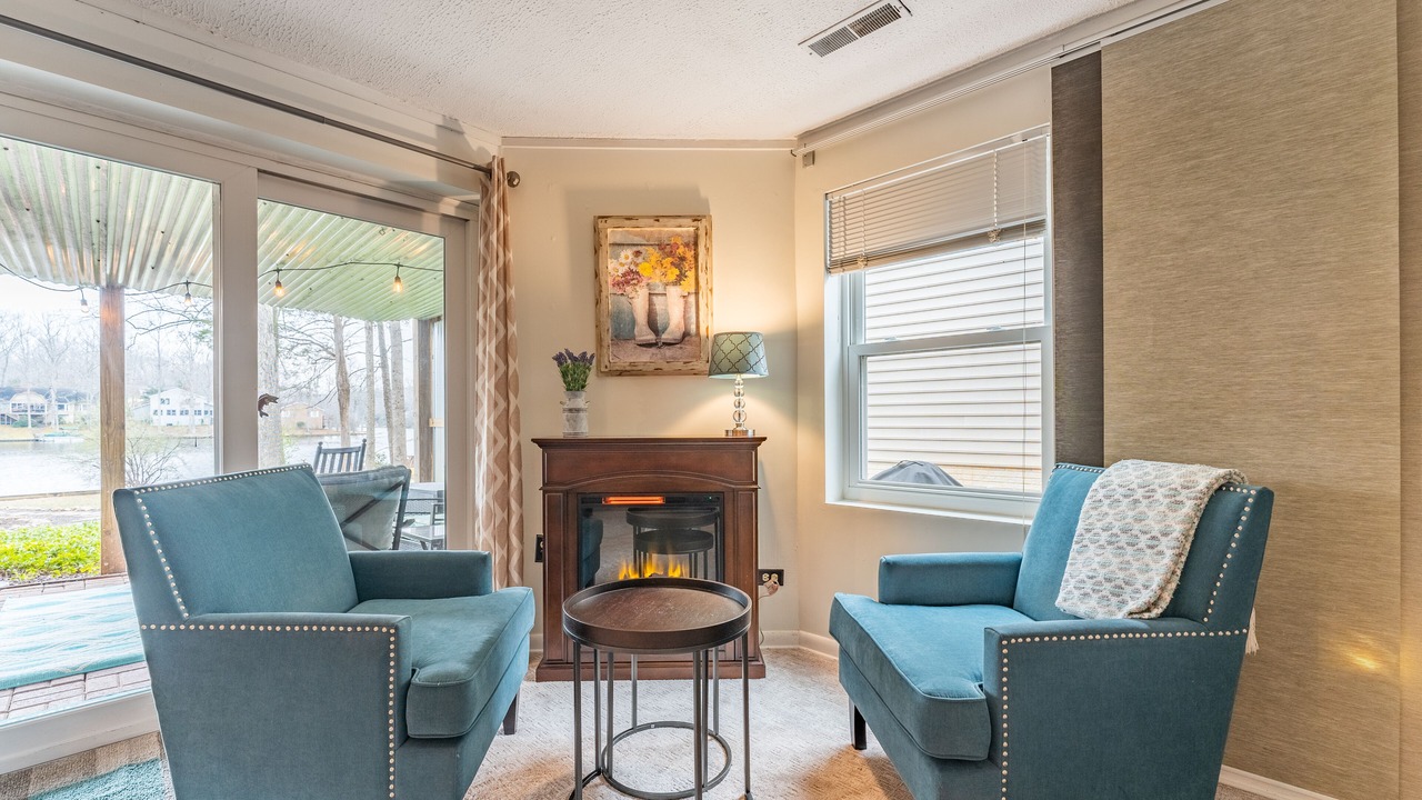 Photo of Livingroom in Locust Grove