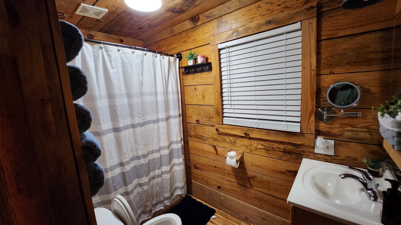 Photo of Bathroom in Guntersville
