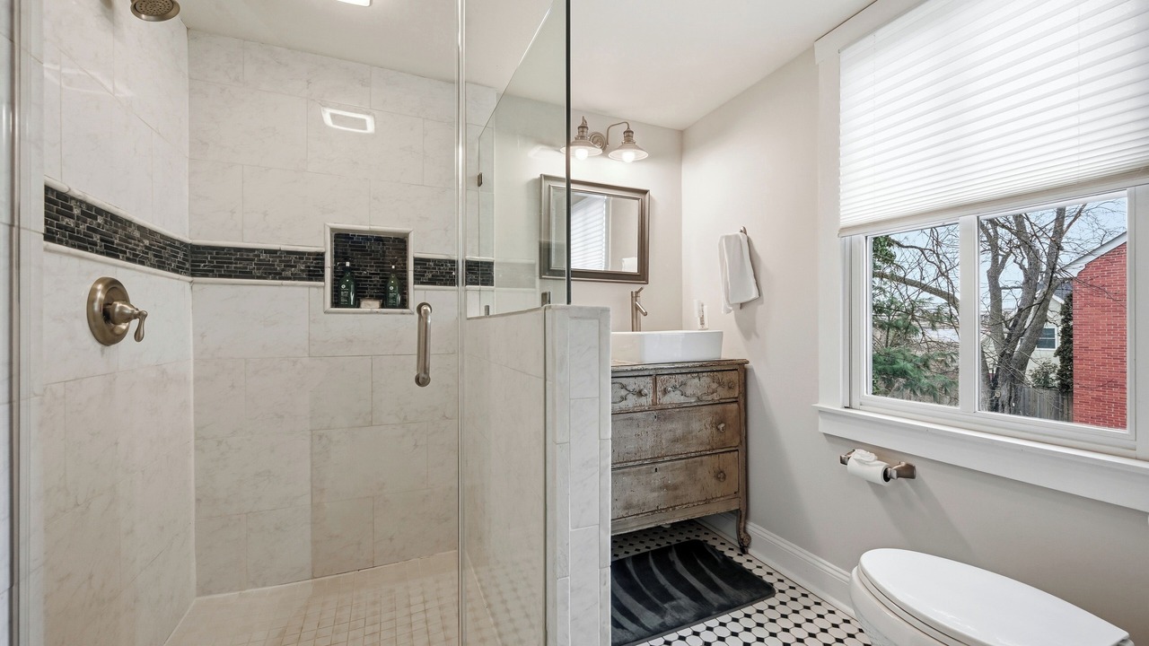 Photo of Bathroom in Leesburg's Old and Historic District