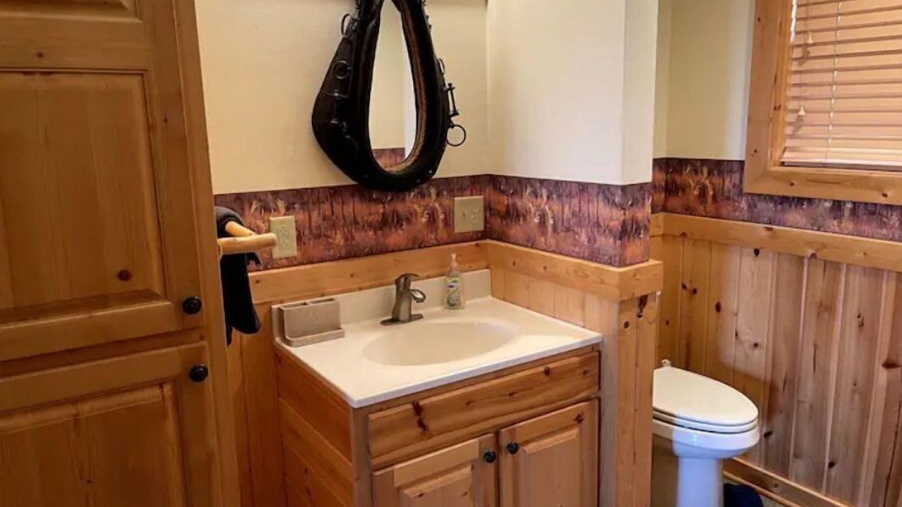 Photo of Bathroom in Guthrie County