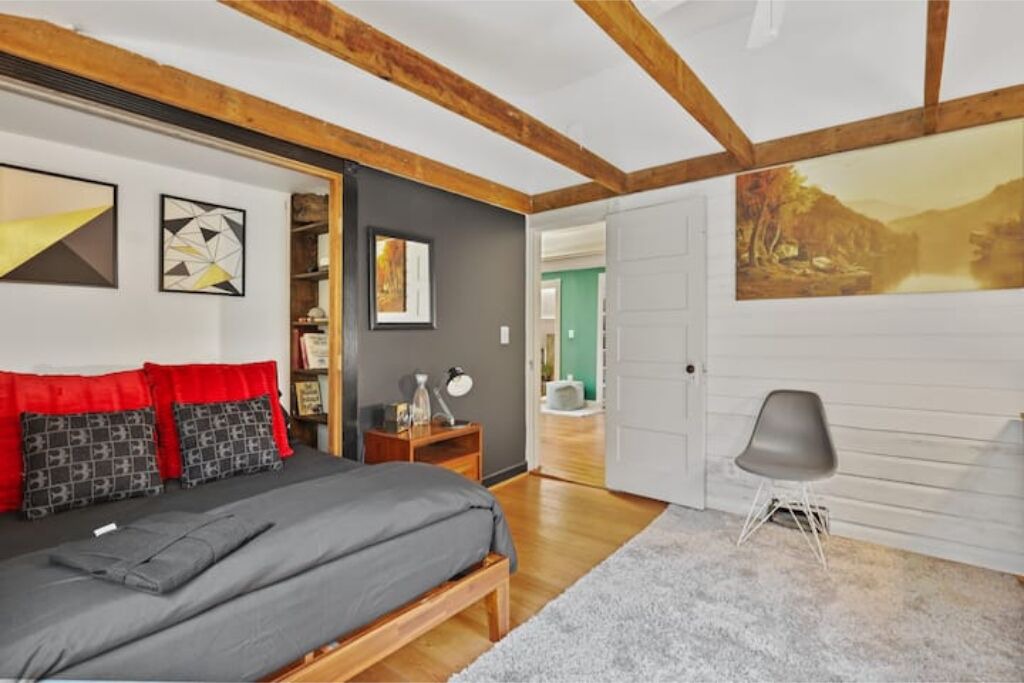 Photo of Bedroom in White Hall