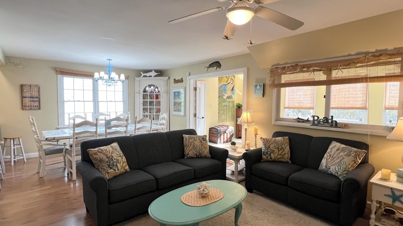 Photo of Livingroom in Caine Woods
