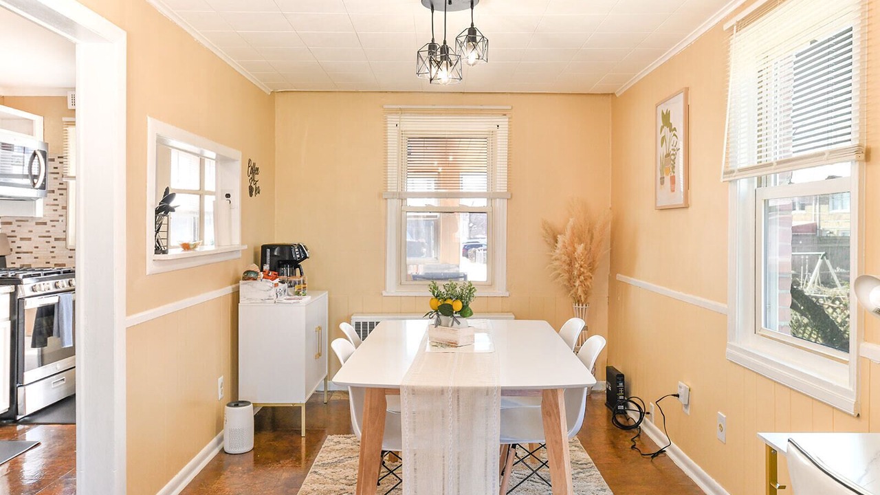 Photo of Livingroom in Violetville