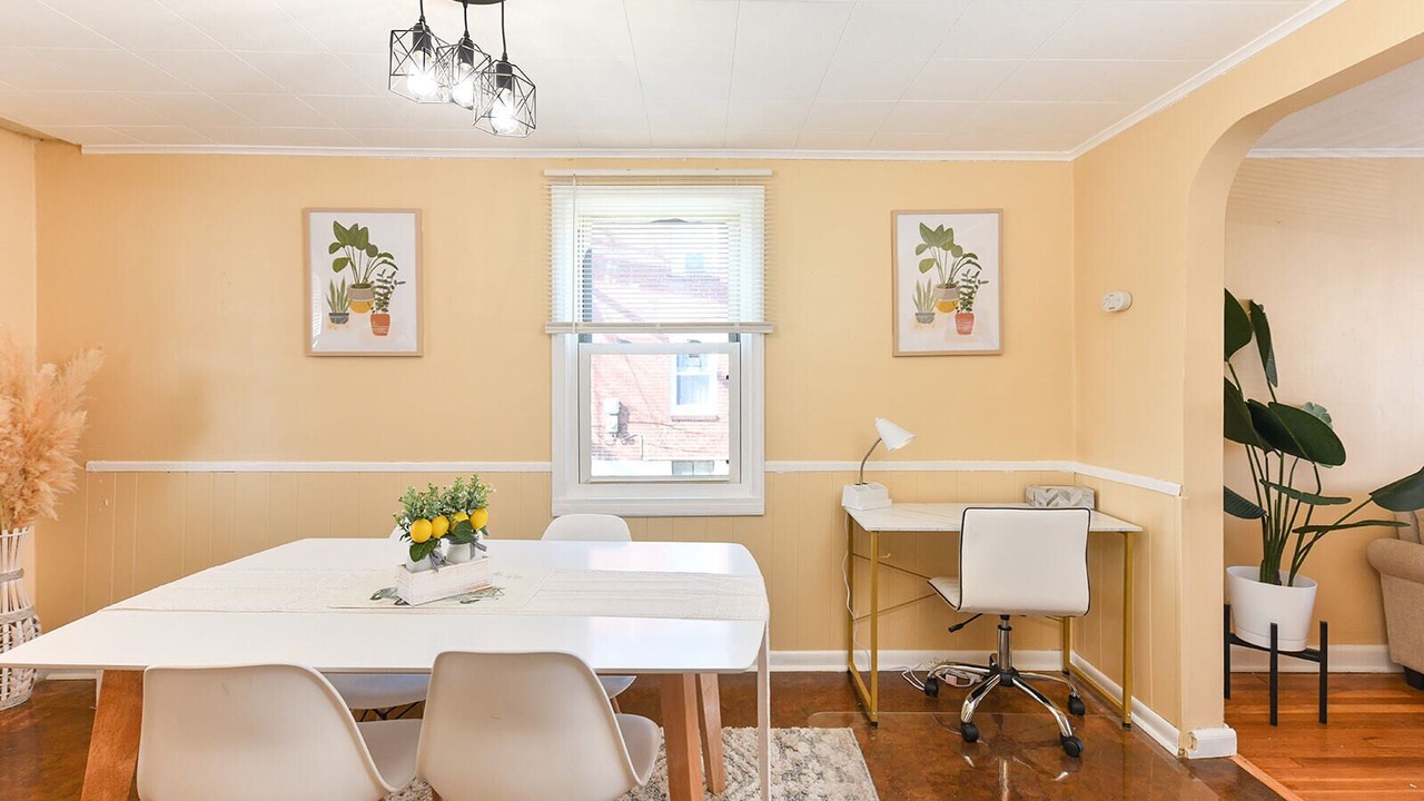 Photo of Livingroom in Violetville