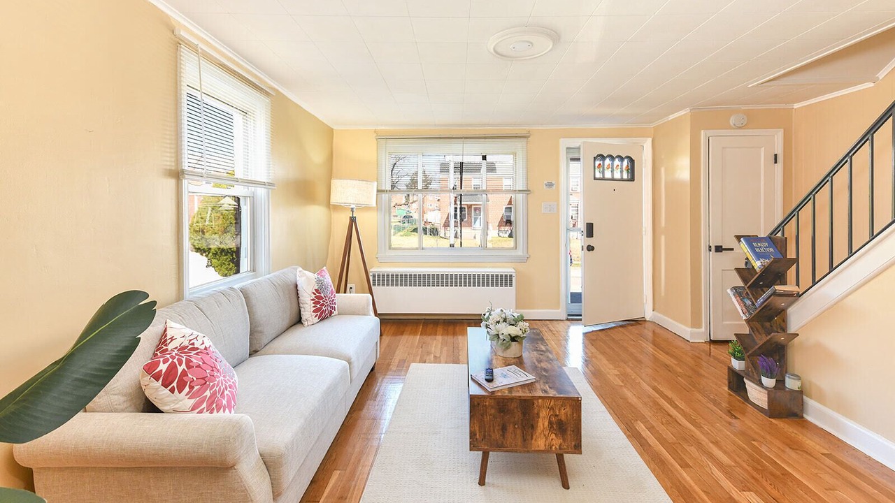 Photo of Livingroom in Violetville