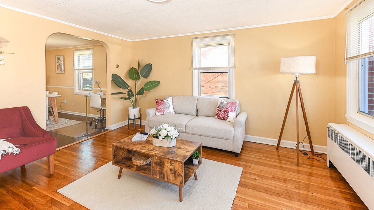 Photo of Livingroom in Violetville