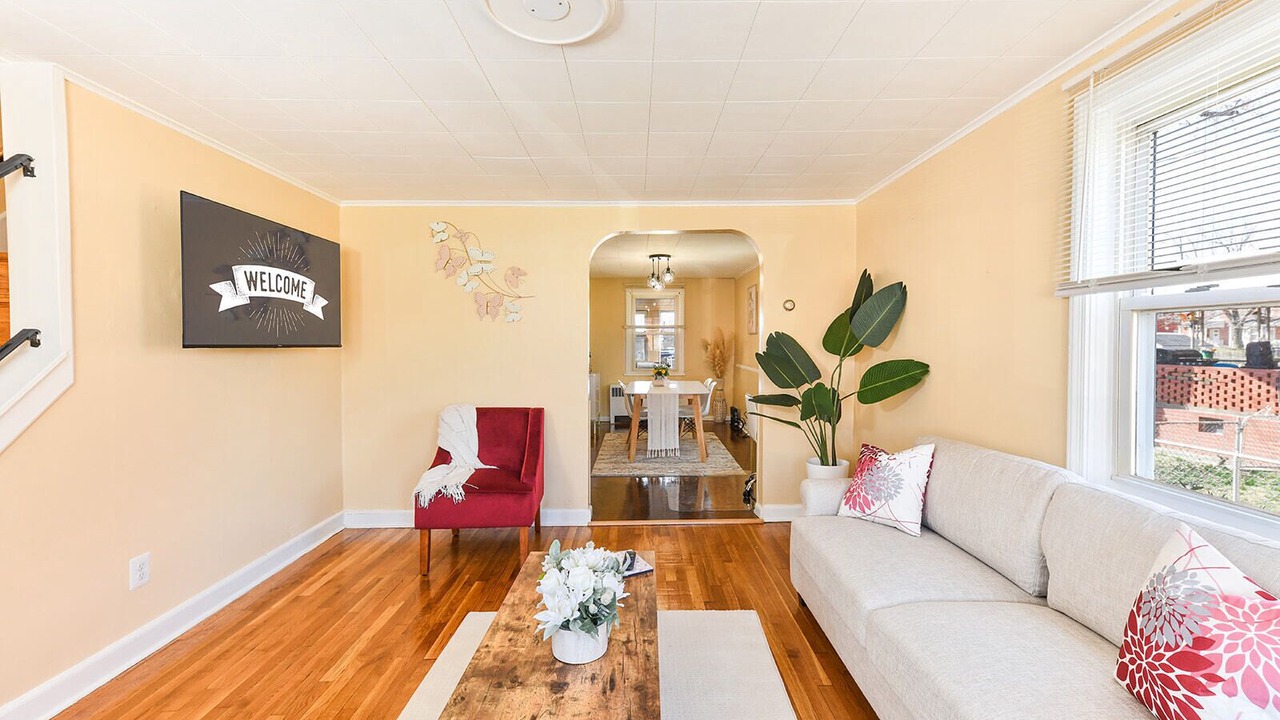 Photo of Livingroom in Violetville