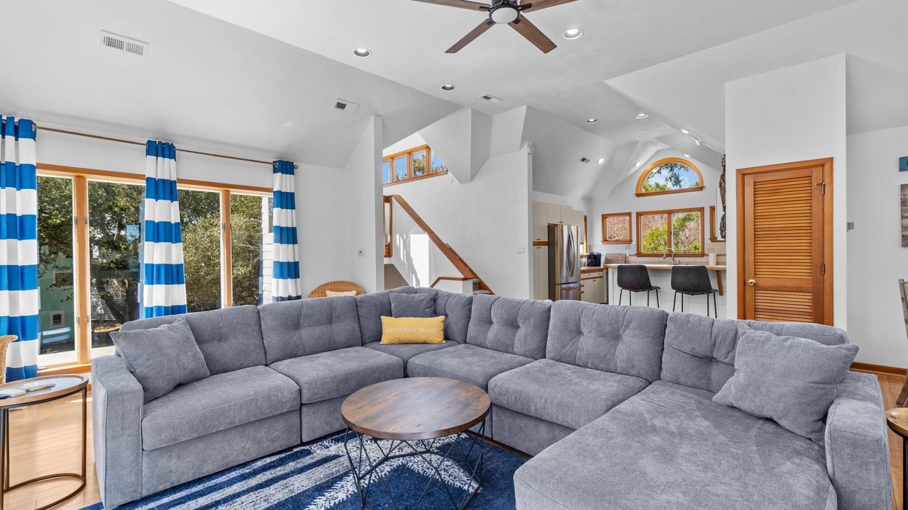 Photo of Livingroom in Monteray Shores