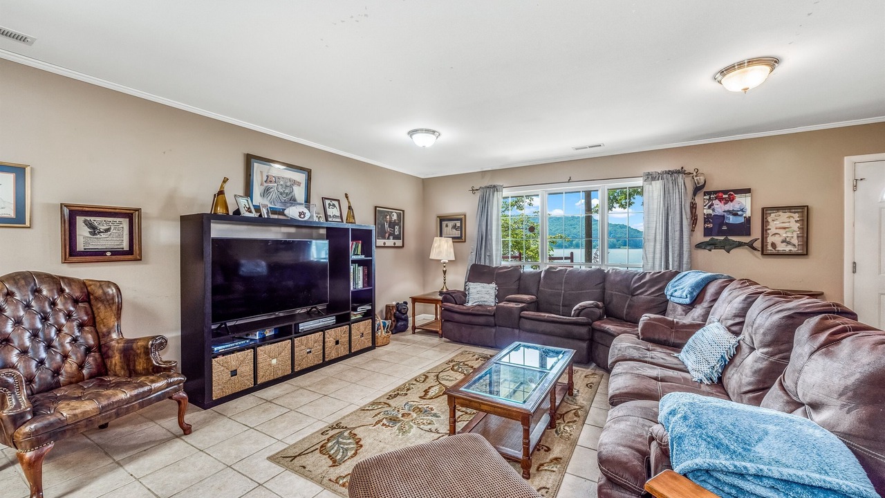 Photo of Livingroom in Cedar Bluff