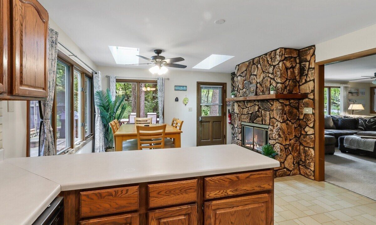 Photo of Livingroom in Twin Lakes