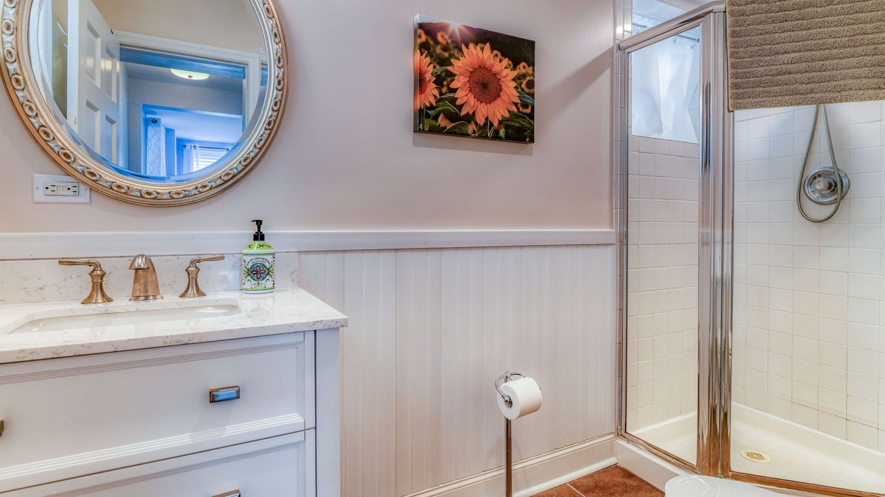 Photo of Bathroom in Wall