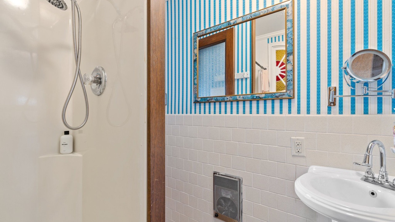 Photo of Bathroom in Kabletown