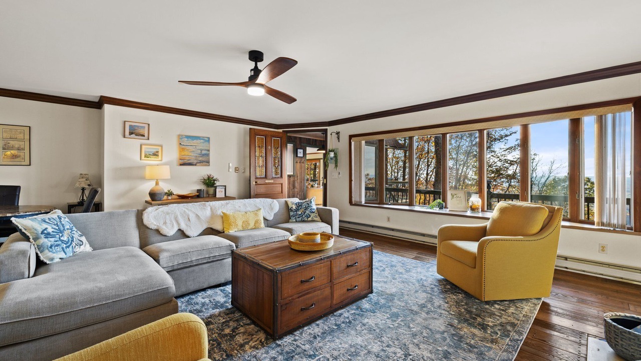 Photo of Livingroom in Kabletown