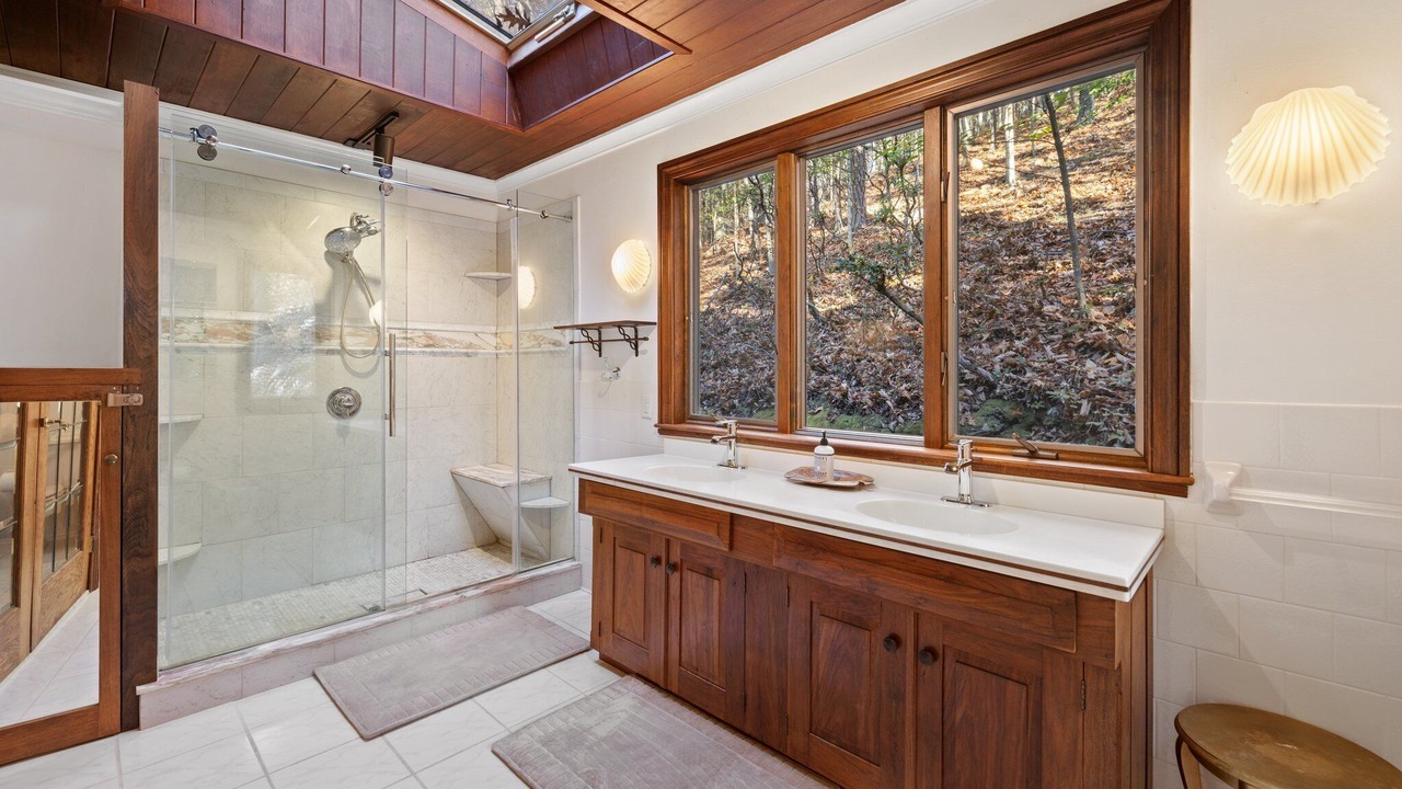 Photo of Bathroom in Kabletown