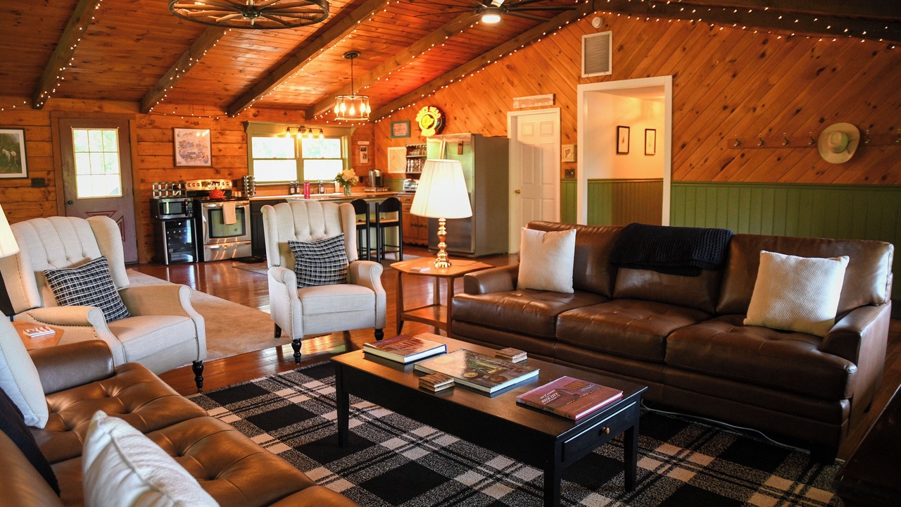 Photo of Livingroom in Round Hill