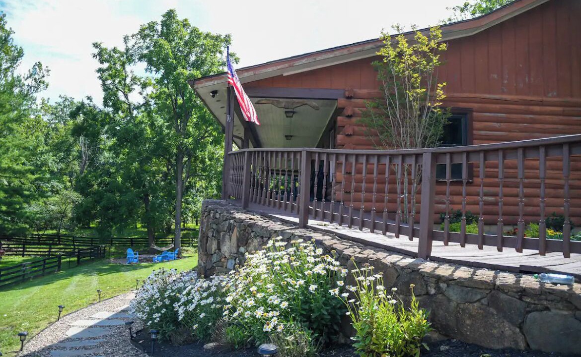 Photo of Outdoor in Round Hill