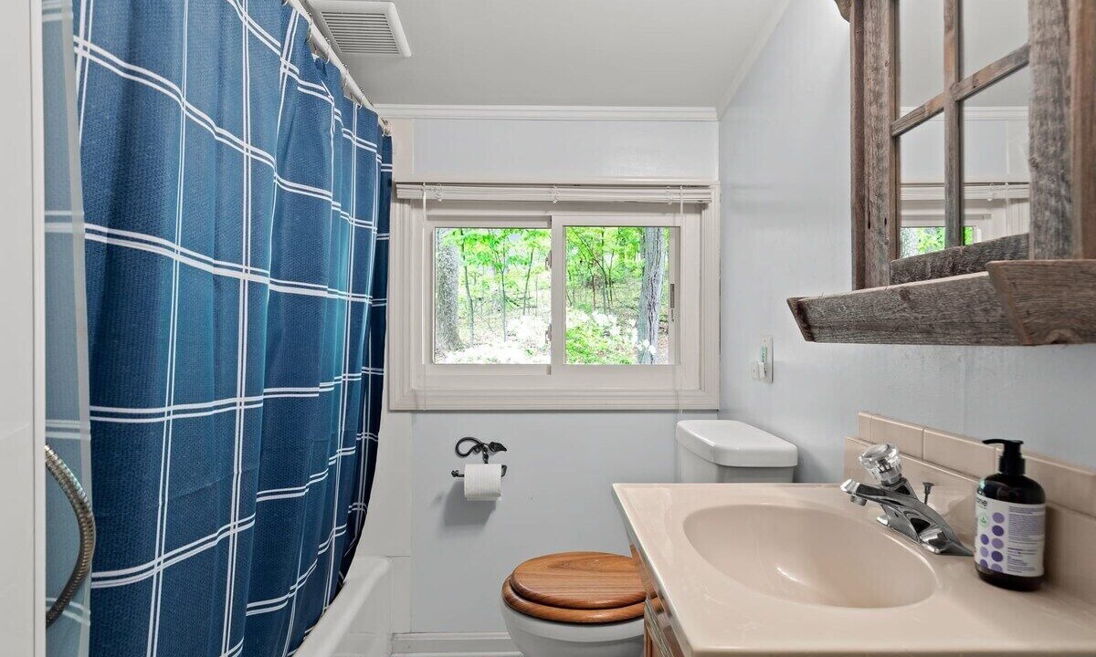Photo of Bathroom in Kabletown