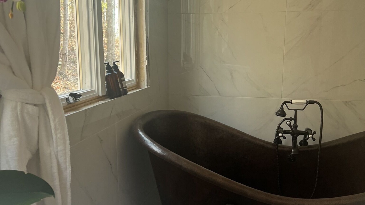 Photo of Bathroom in Hood