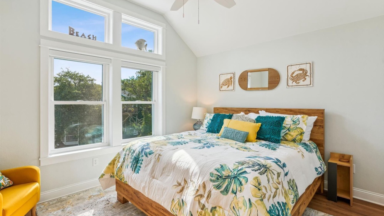 Photo of Bedroom in Monteray Shores