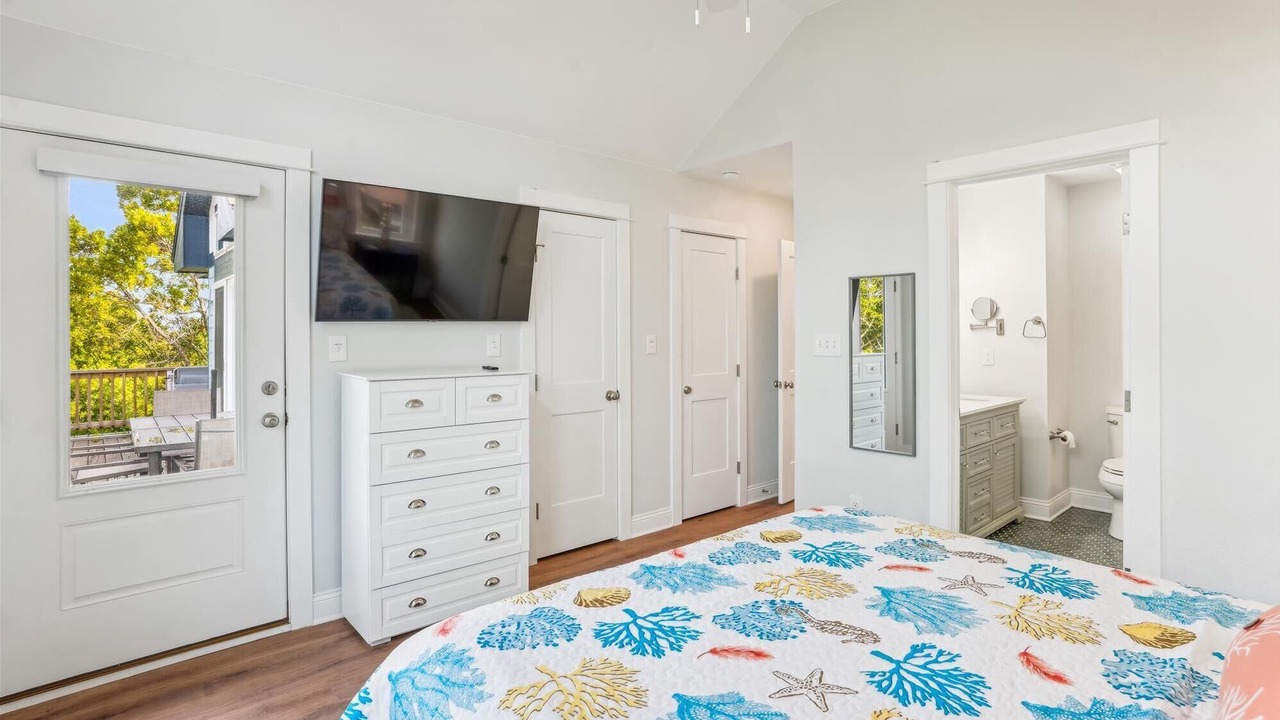 Photo of Bedroom in Monteray Shores