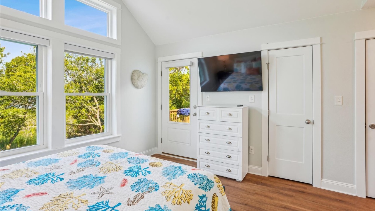 Photo of Bedroom in Monteray Shores