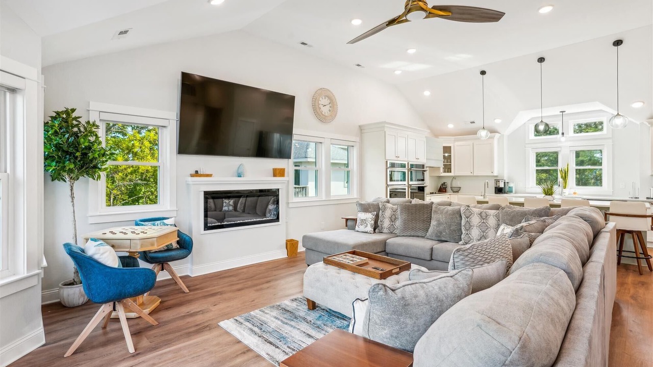 Photo of Livingroom in Monteray Shores