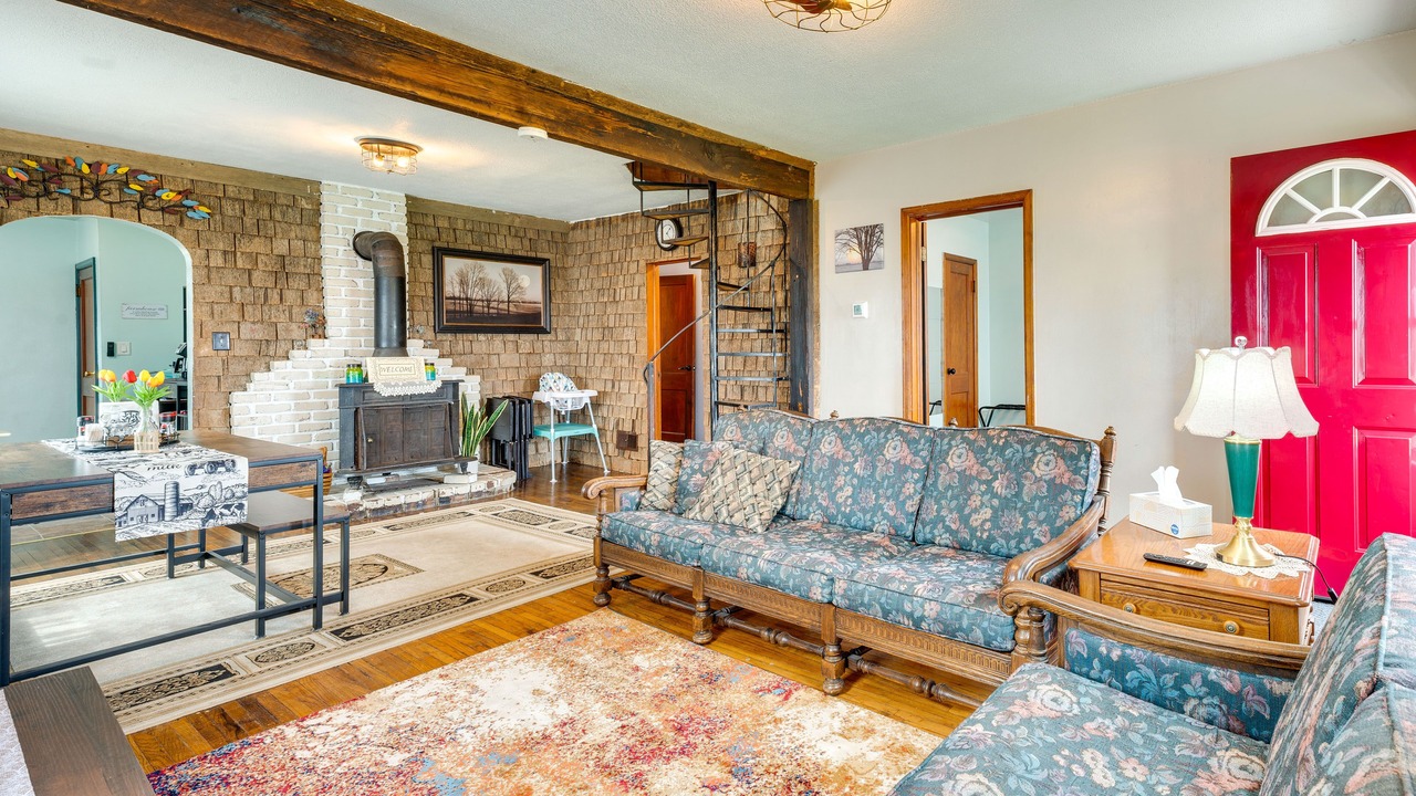 Photo of Livingroom in Eagle Grove