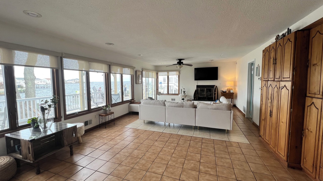 Photo of Livingroom in Bayville