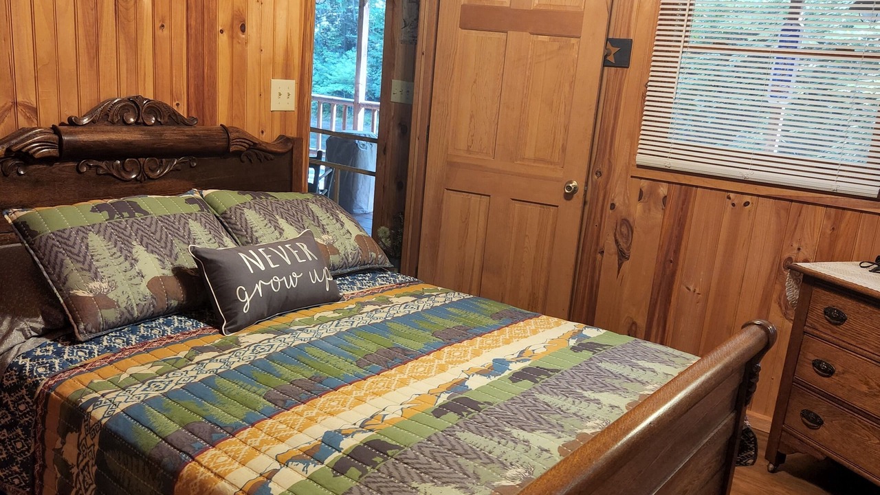Photo of Bedroom in Mountain City