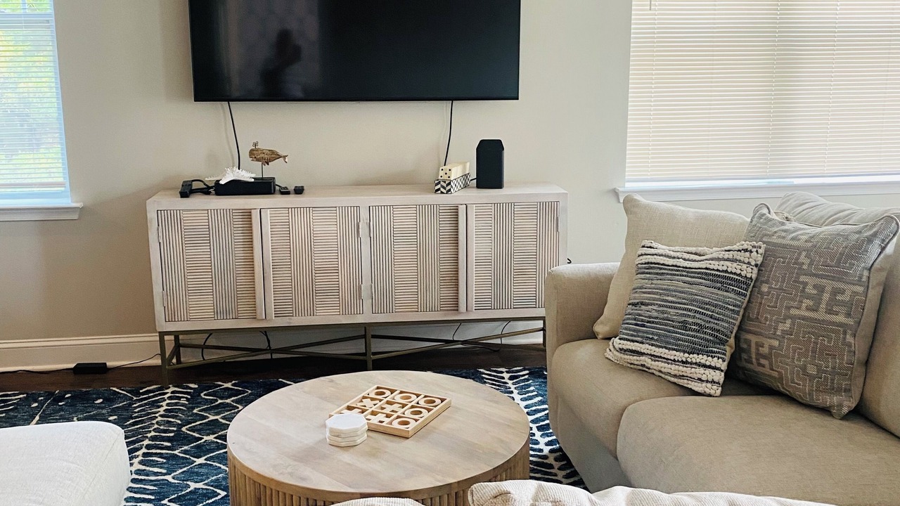 Photo of Livingroom in Osborn Island