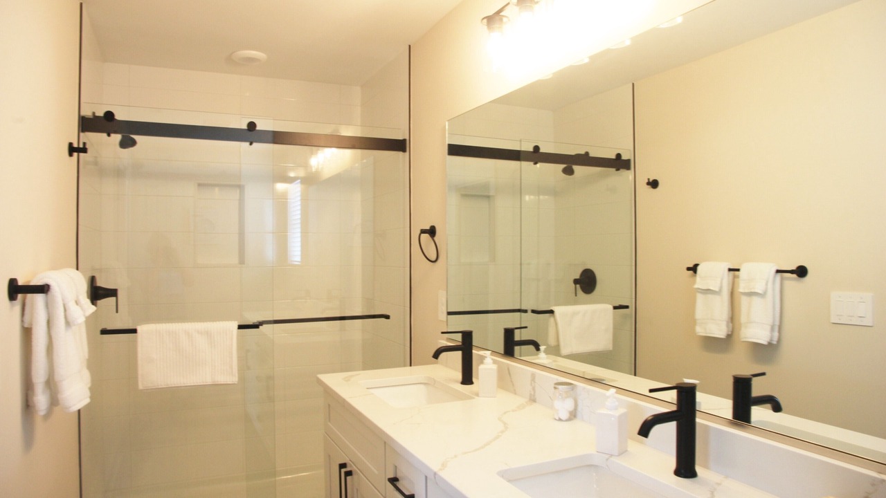 Photo of Bathroom in Corolla Light