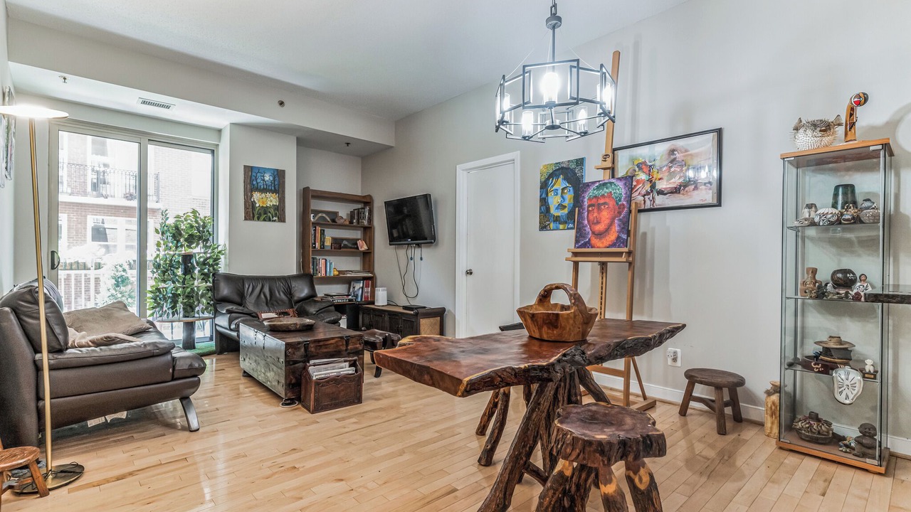 Photo of Livingroom in Bethesda