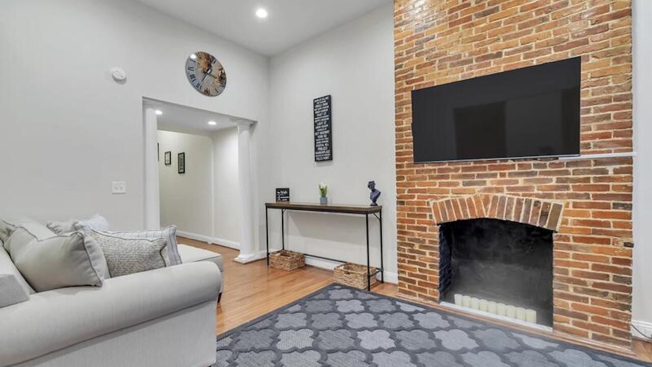 Photo of Livingroom in Downtown Baltimore