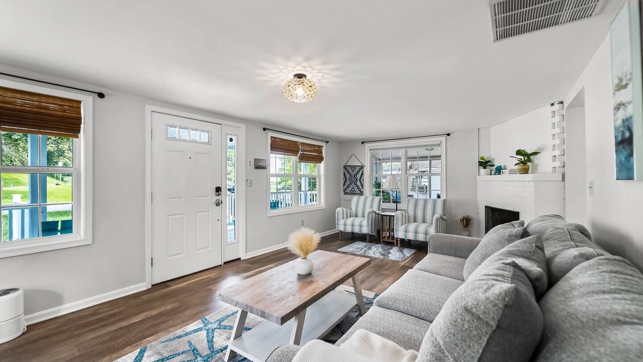 Photo of Livingroom in Chesapeake Beach