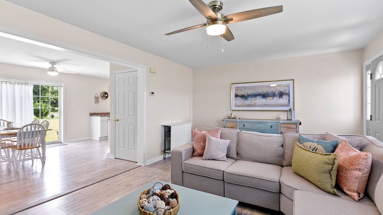 Photo of Livingroom in Milton