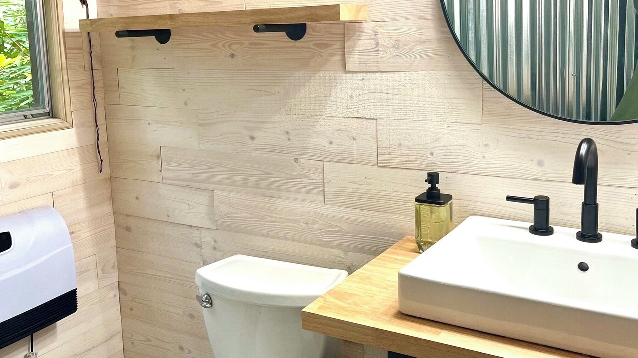 Photo of Bathroom in Newland