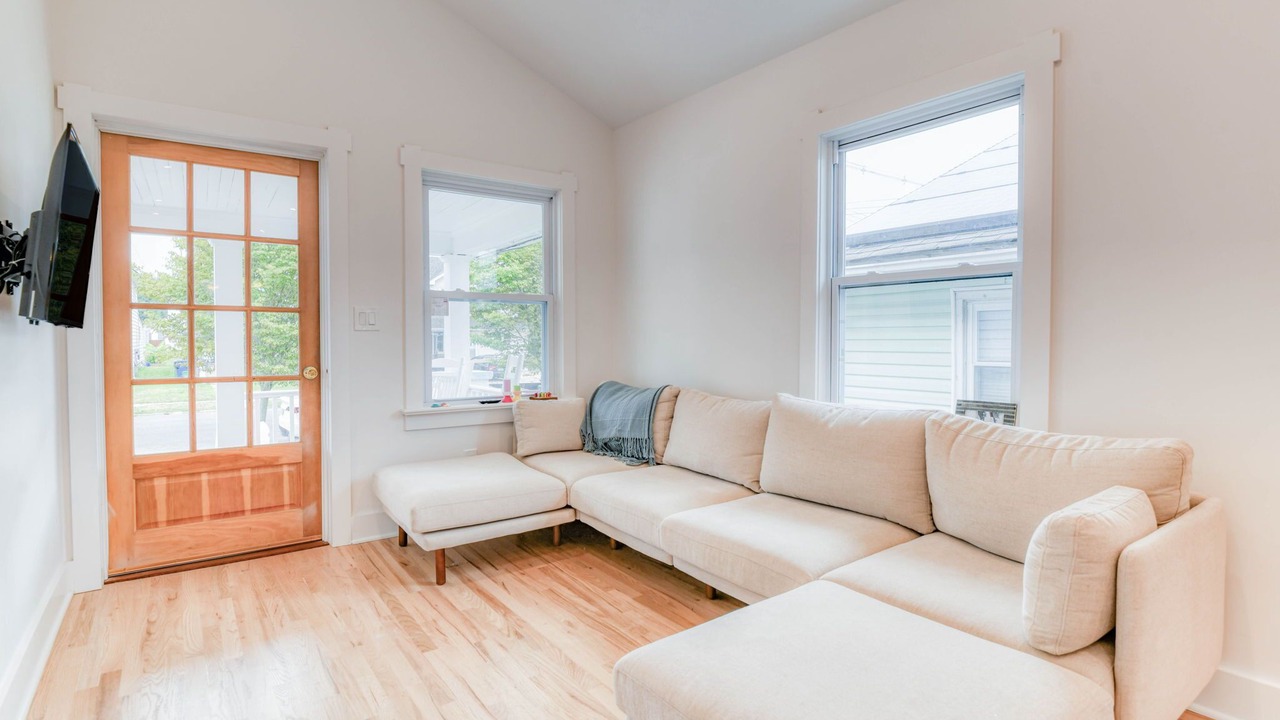 Photo of Livingroom in Neptune City