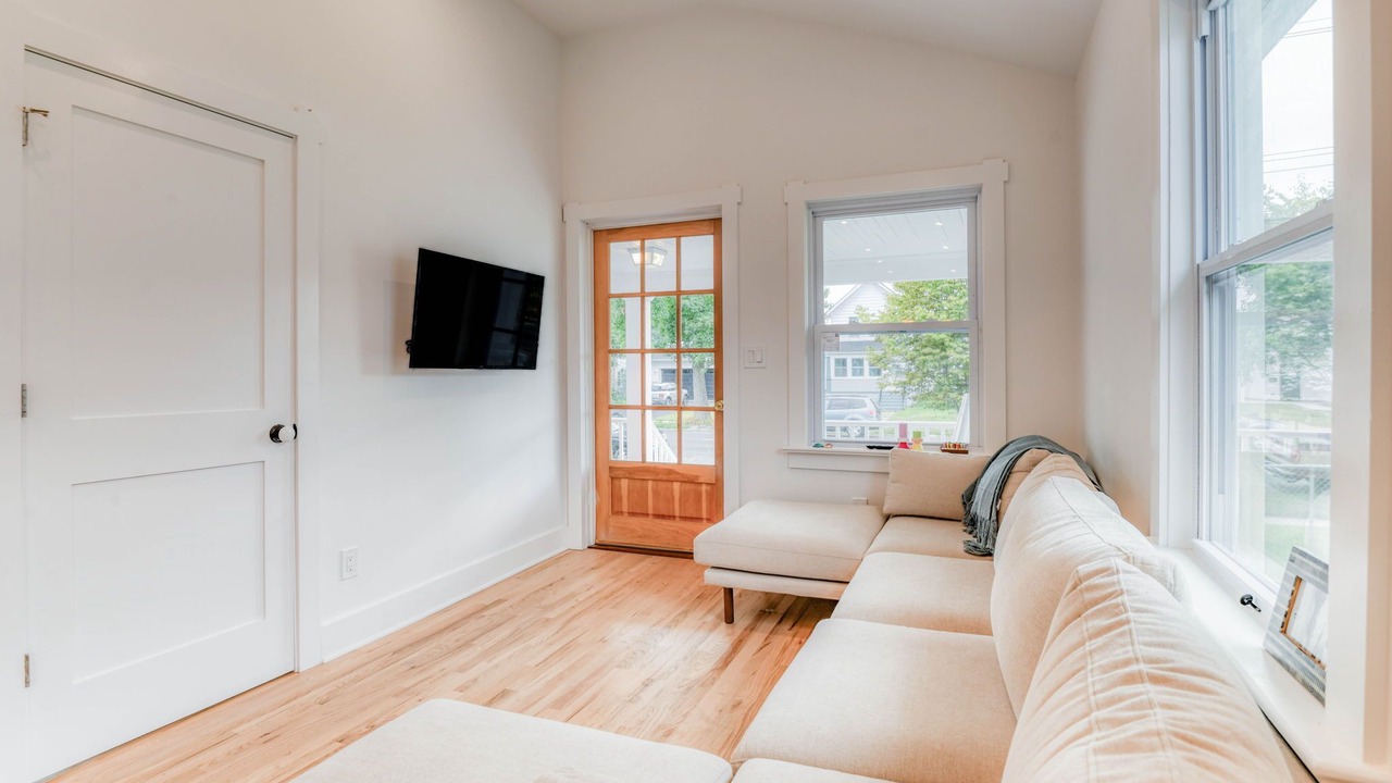 Photo of Livingroom in Neptune City