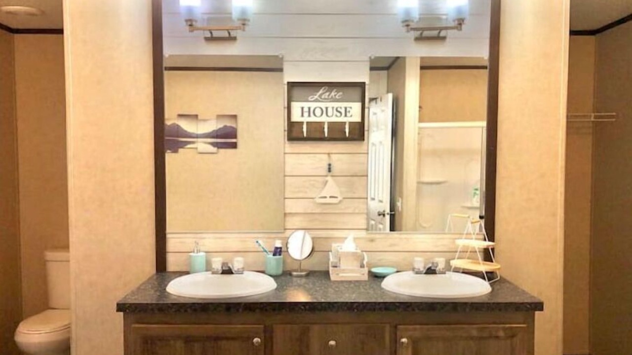 Photo of Bathroom in Centre