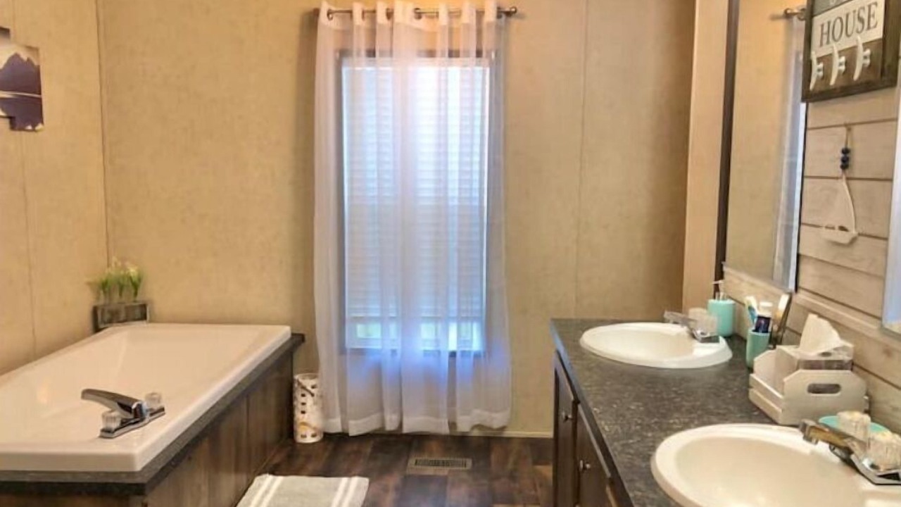 Photo of Bathroom in Centre