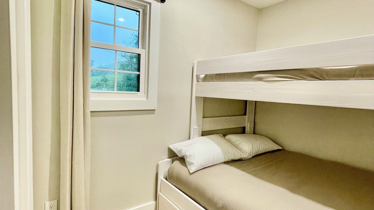 Photo of Bedroom in Mountain City