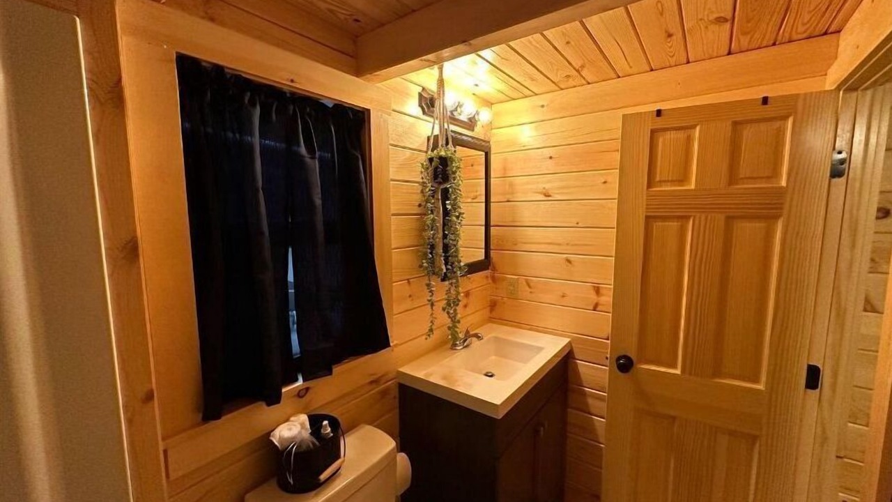 Photo of Bathroom in Mountain City