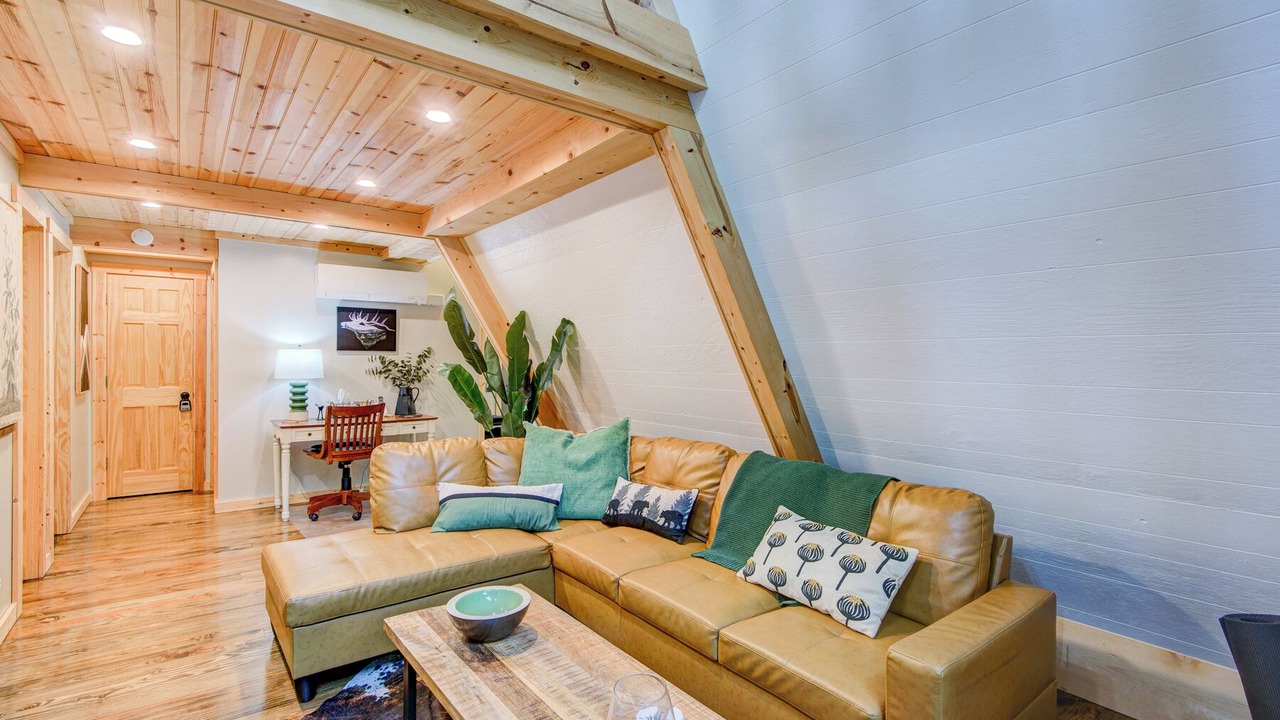 Photo of Livingroom in Charter Hills