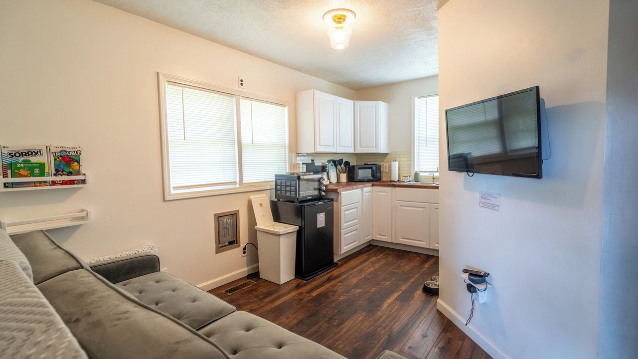 Photo of Livingroom in Floyd Dale