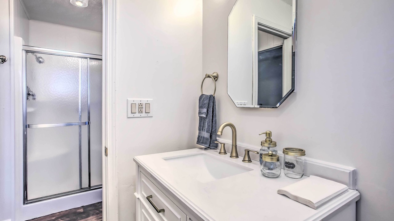 Photo of Bathroom in Floyd Dale