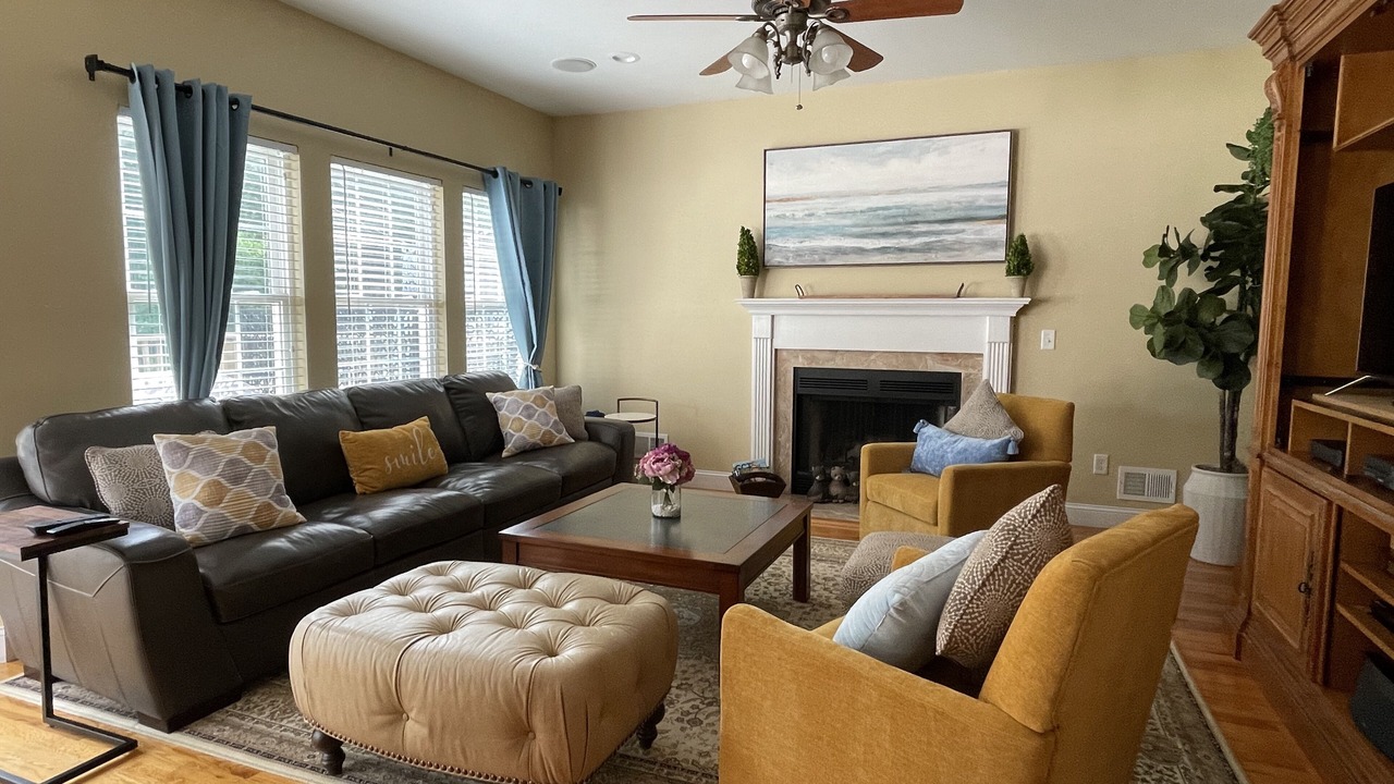 Photo of Livingroom in Avon