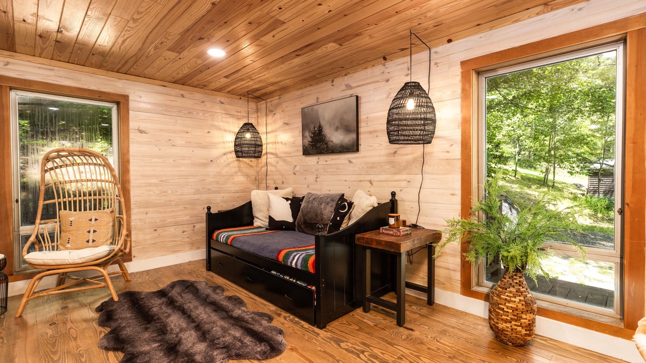 Photo of Livingroom in Sugar Grove