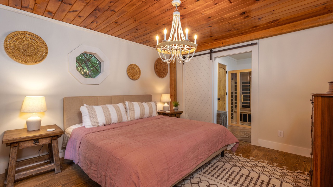 Photo of Bedroom in Sugar Grove