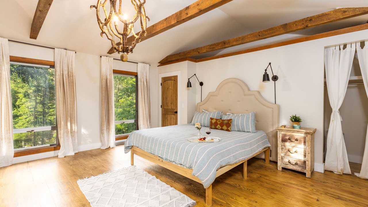 Photo of Bedroom in Sugar Grove